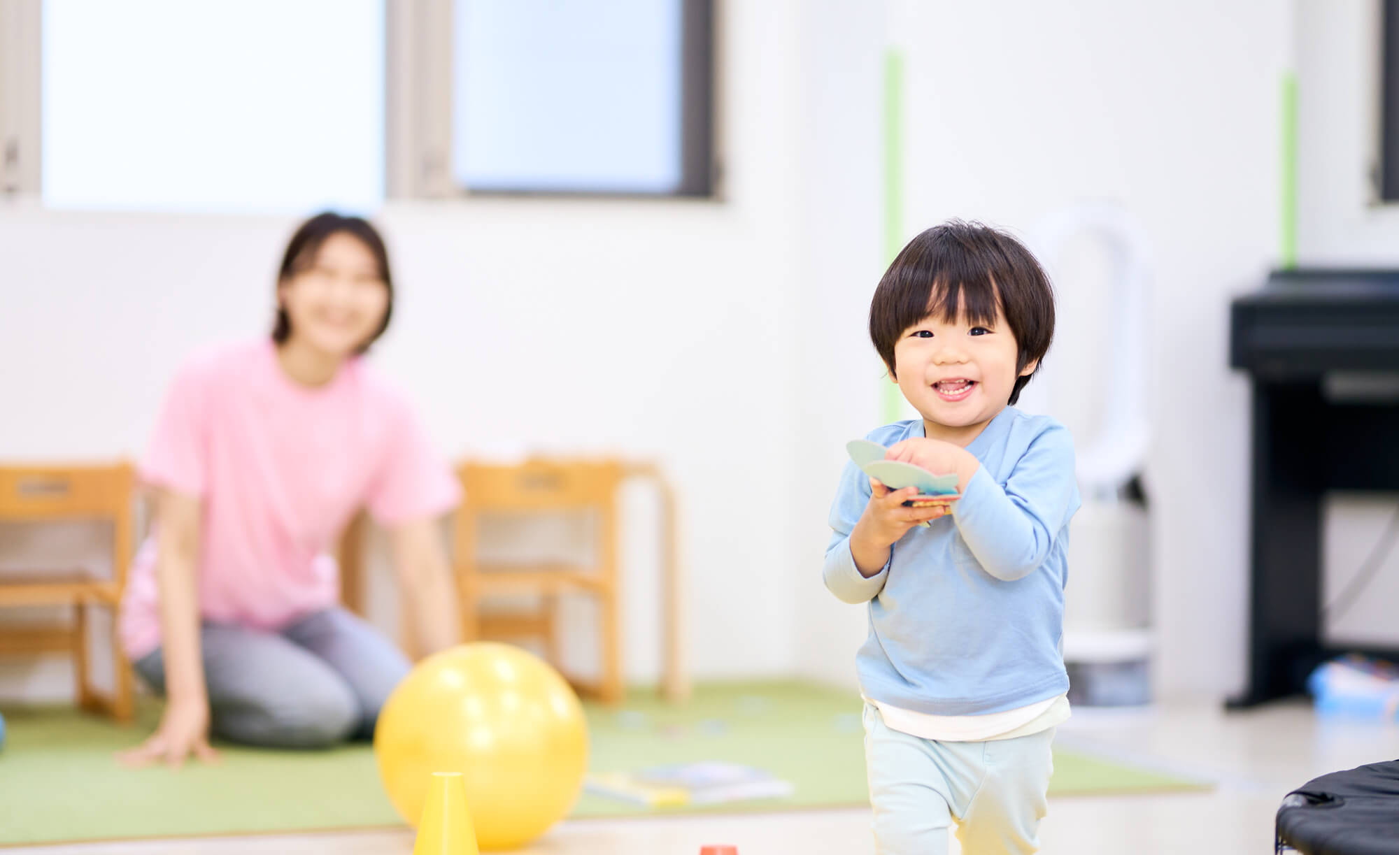 1歳児におすすめの室内遊びは？成長・発達の目安もわかりやすく解説
