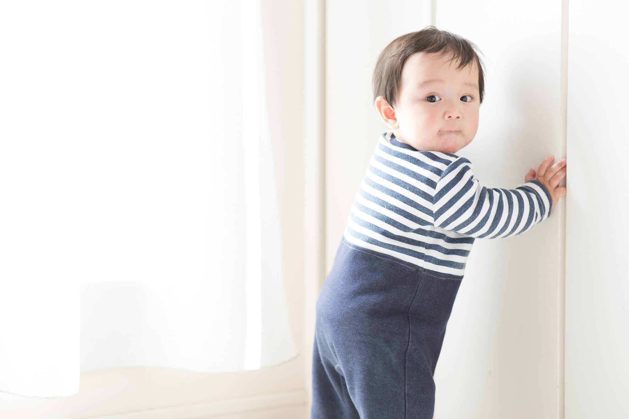 つかまり立ちはいつから？赤ちゃんの成長をサポートするおもちゃ10選